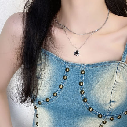 Mehrreihige Halskette mit Edelsteinanhänger