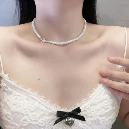 Collier en fausses perles avec nœud