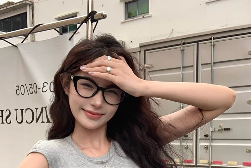 Short-Sleeve Round Neck Plain Backless Tee