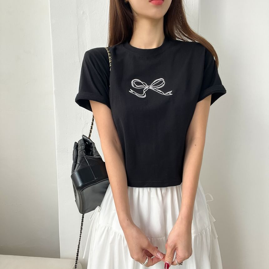 Short-Sleeve Round Neck Bow Embroidered Tee