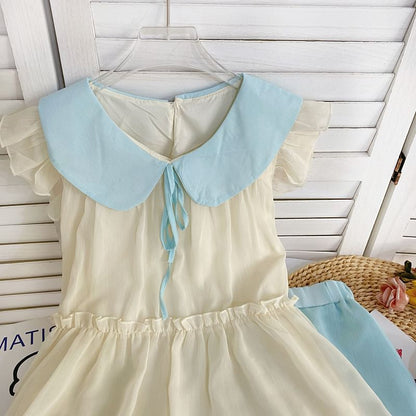 Set: Fließendes, kurzärmliges Oberteil mit Kragen in zwei Farben + Shorts mit mittelhohem Bund