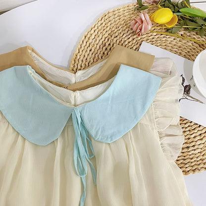 Set: Fließendes, kurzärmliges Oberteil mit Kragen in zwei Farben + Shorts mit mittelhohem Bund