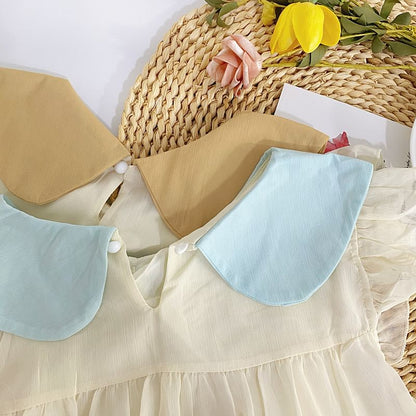 Set: Fließendes, kurzärmliges Oberteil mit Kragen in zwei Farben + Shorts mit mittelhohem Bund