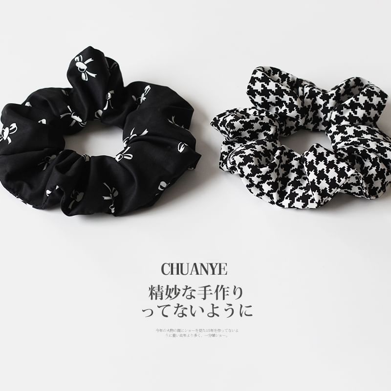 Bow / Houndstooth Print Fabric Scrunchie