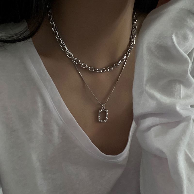 Choker aus Legierung mit rechteckigem Anhänger