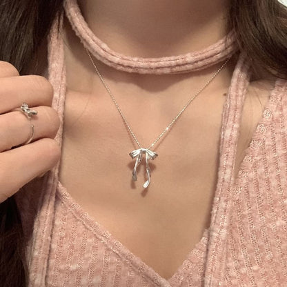 Halskette mit Schleife-Anhänger