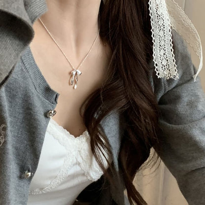 Halskette mit Schleife-Anhänger