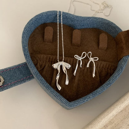 Halskette mit Schleife-Anhänger