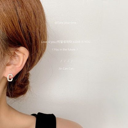 Rhinestone Lettering Ear Stud