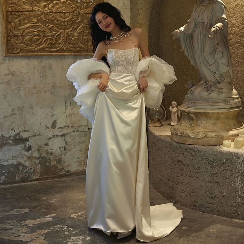 A-Line Trained Halter Neck Gown Evening Lace