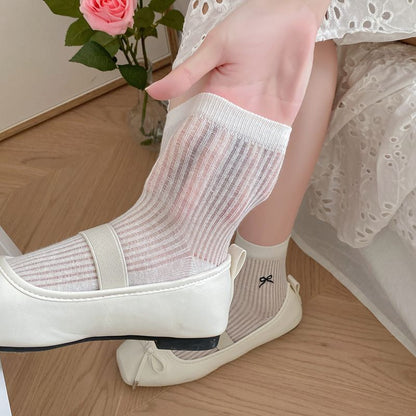 Bow Embroidered Ribbed Short Socks