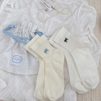 Bow Embroidered Ribbed Short Socks