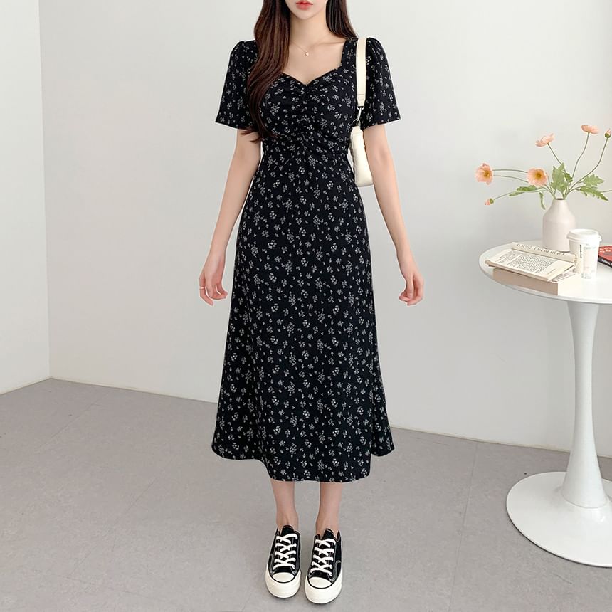 Short-Sleeve V-Neck Floral Maxi A-Line Dress