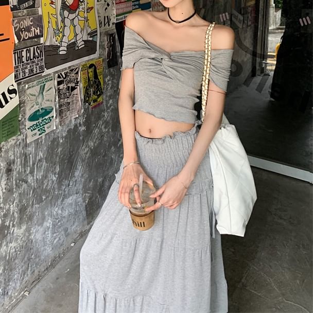 Off Shoulder Plain Twist Top / Ruched Midi Rise Midi A-Line Skirt