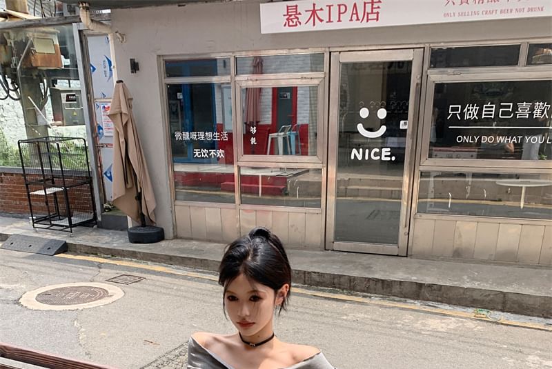 Off Shoulder Plain Twist Top / Ruched Midi Rise Midi A-Line Skirt