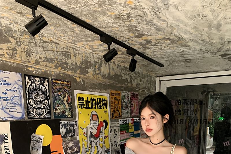 Off Shoulder Plain Twist Top / Ruched Midi Rise Midi A-Line Skirt