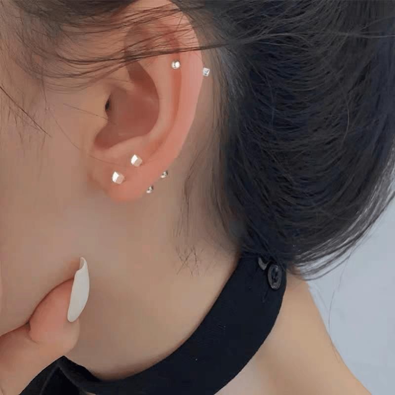 Clous d'oreilles en forme de cube