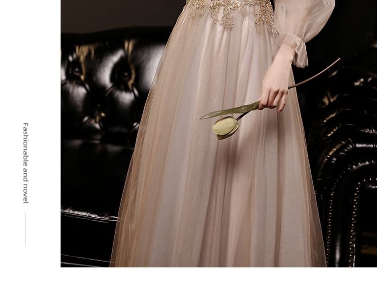 Long-Sleeve / Dress Mesh V-Neck Evening A-Line Gown