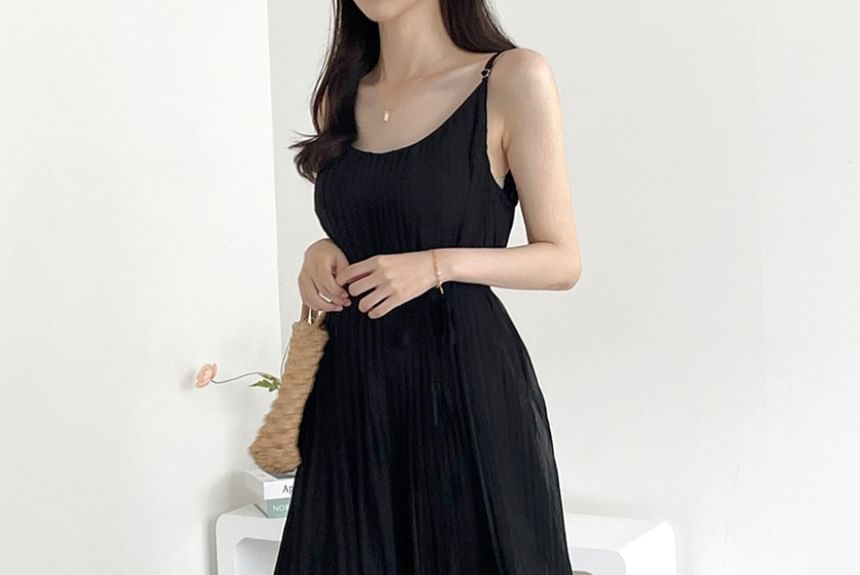 Spaghetti Strap Scoop Neck Plain Midi Pleated Dress