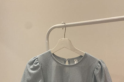 Haut gaufré uni à manches courtes et col rond