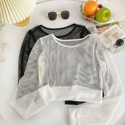 Langärmliges, schlichtes Crop-Top aus Netzstoff mit Rundhalsausschnitt