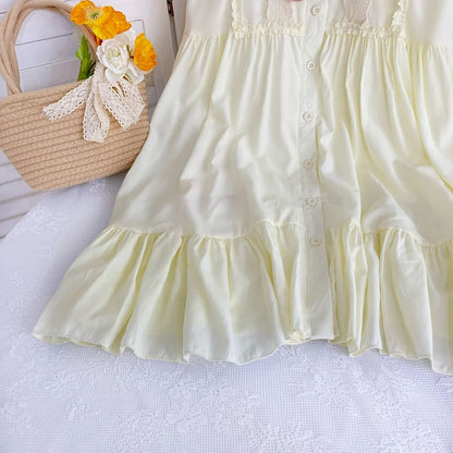 A-Linien-Kleid mit Flügelärmeln, Schleife, Rüschenbesatz und Knopf