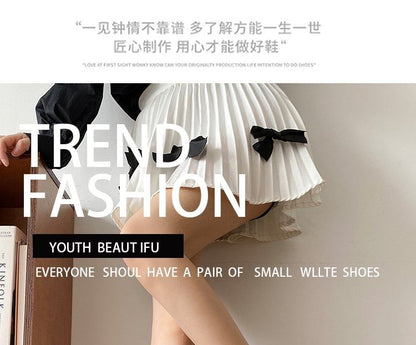 Herzkettenakzent, klobiger Absatz, Spitze