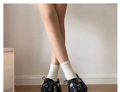 Herzkettenakzent, klobiger Absatz, Spitze