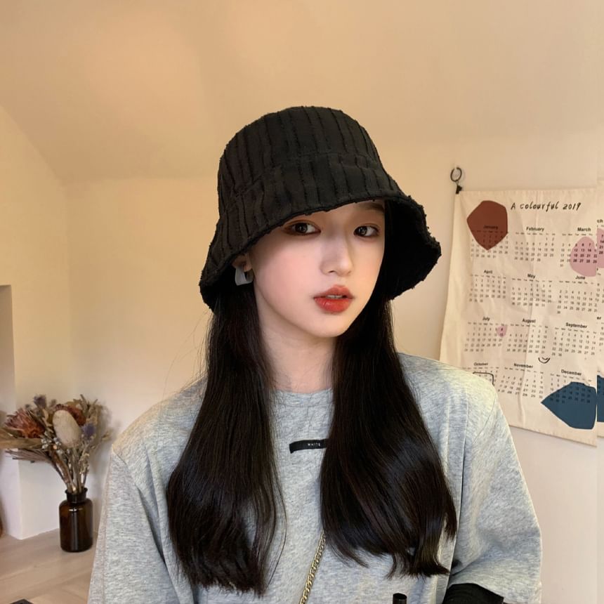 Plain Frayed Bucket Hat