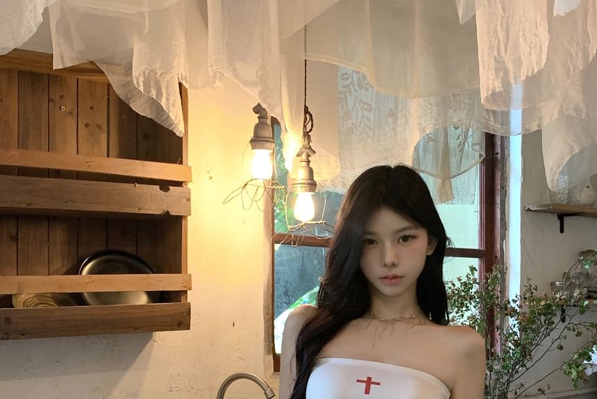 Strapless Lettering Top / Mid Rise Plain Skort