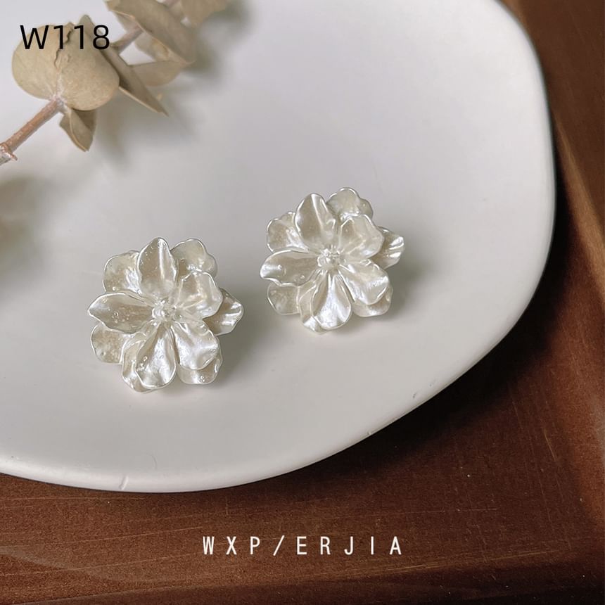 Floral Resin Stud Earring