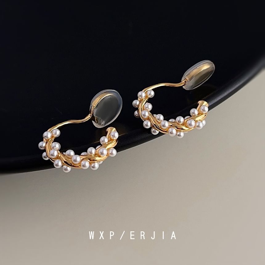 Faux Pearl Alloy Ear Cuff