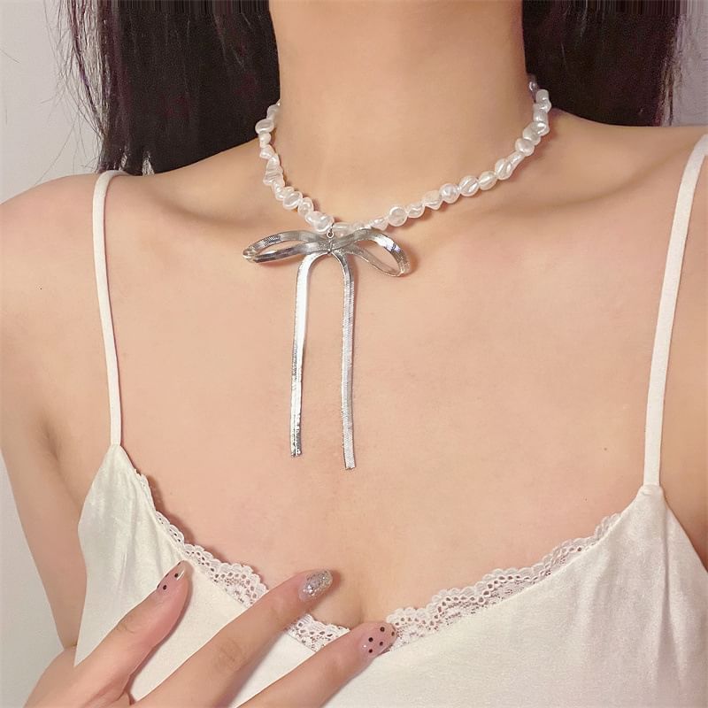 Bow Faux Pearl Choker