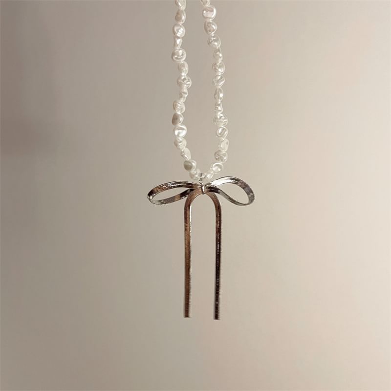 Bow Faux Pearl Choker