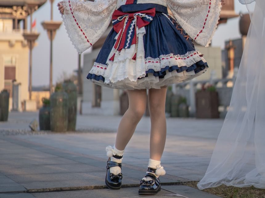 Ensemble haut en dentelle bicolore à manches longues et col en V Lolita / jupe trapèze unie taille mi-haute