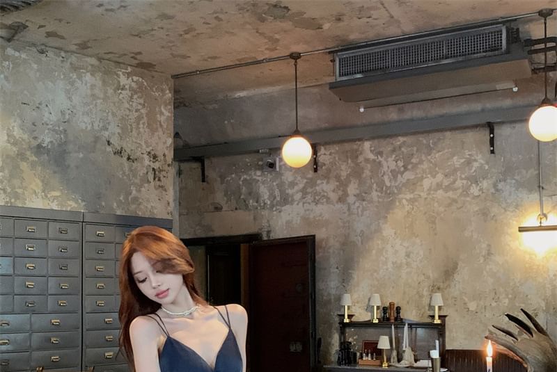 Spaghetti Strap V-Neck Plain A-Line Evening Gown