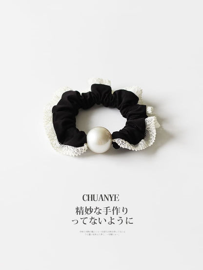 Lace-Trim Pearl Scrunchie