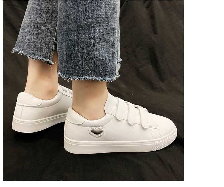 Casual Sneakers With Heart-Shaped Decor