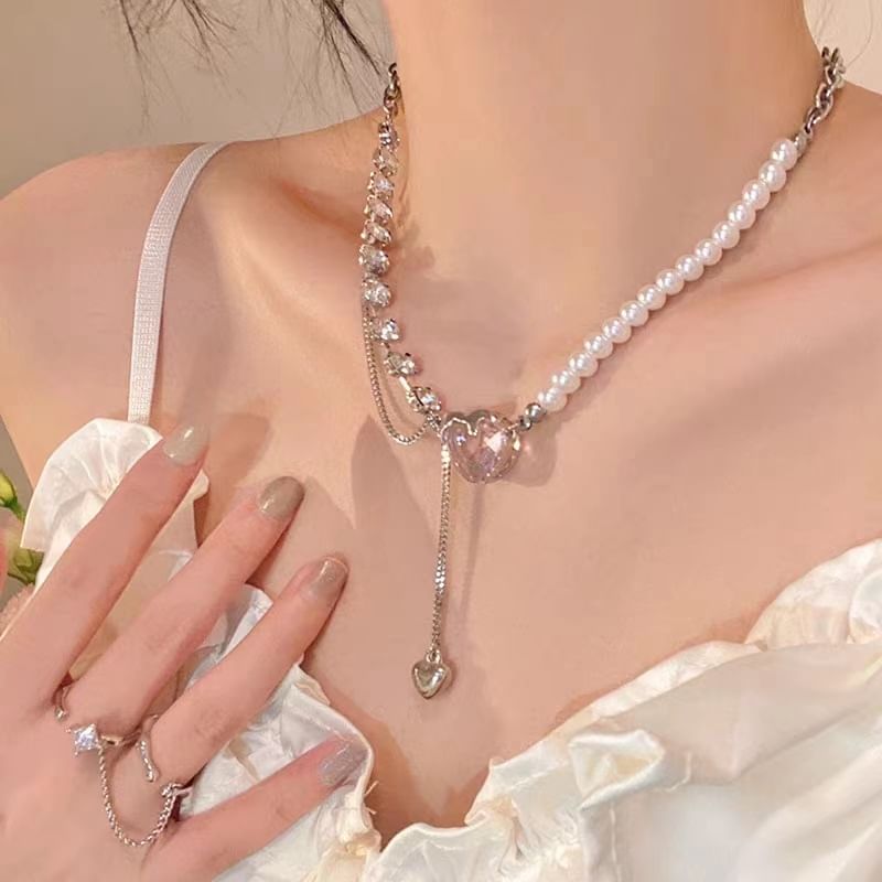 Collier Lariat avec pendentif en forme de cœur et fausses perles en strass