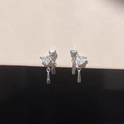 Asymmetrischer Ohrclip in Herzform