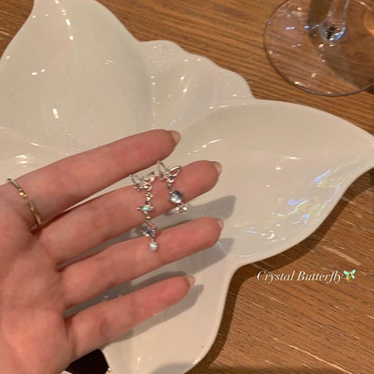 Asymmetrischer Tropfenohrring mit Schmetterlings-Strasssteinen