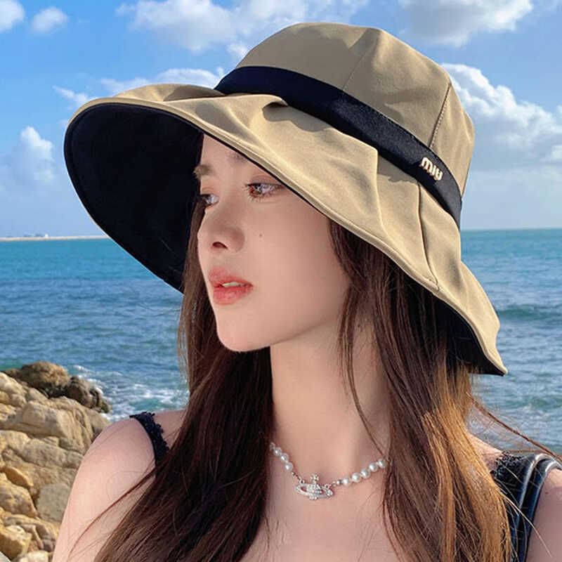 Contrast Trim Wide Brim Bucket Hat