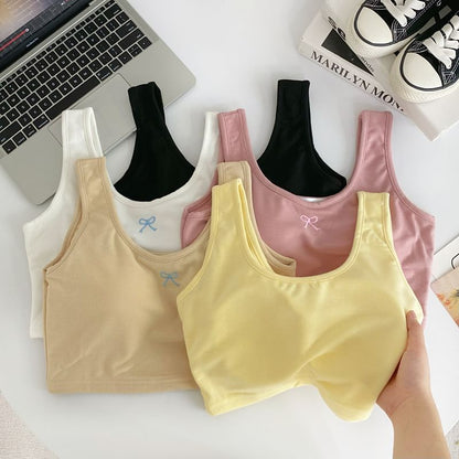 Set: Gepolstertes, kurzes Tanktop mit U-Ausschnitt, Schleife und Stickerei + Sweatshorts mit elastischem Bund