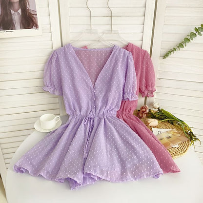 Kurzärmliger Strampler mit V-Ausschnitt, gepunktetem Kordelzug in der Taille