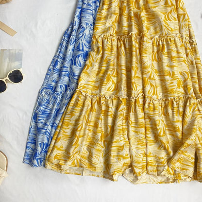 Kurzärmliges, gemustertes Midi-A-Linien-Kleid mit Rundhalsausschnitt und Stufenschnürung vorn