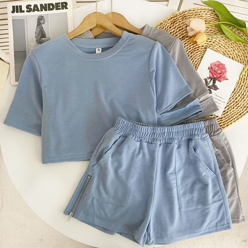 Set: Short-Sleeve Round Neck Plain Cutout Tee + Elastic Waist Zip Shorts