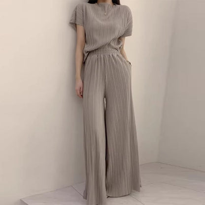 Ensemble : haut plissé uni à manches courtes et col montant + pantalon large à taille élastique