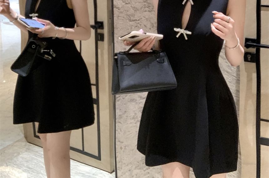 Sleeveless Round Neck Plain Rhinestone Bow Cutout Mini A-Line Dress