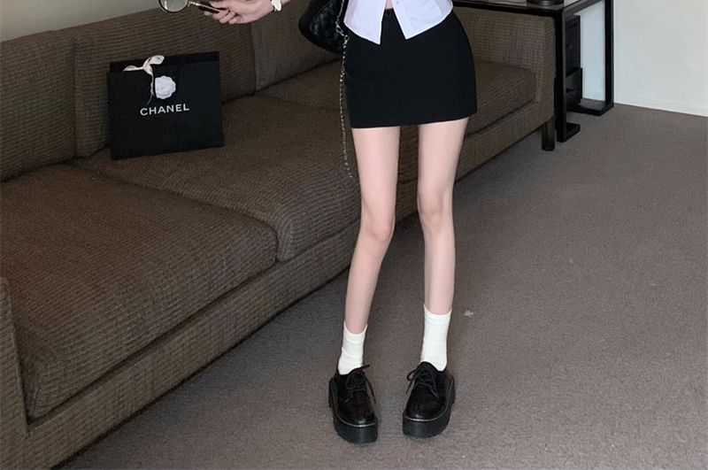 Sleeveless V-Neck Striped Button-Up Shirt / High Rise Mini Pencil Skirt