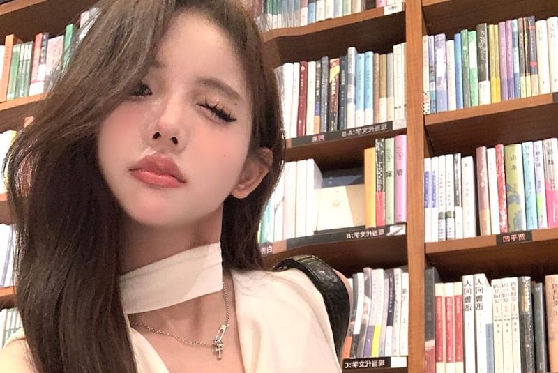 Choker-Neck Lettering Cowl Neck Crop Tank Top